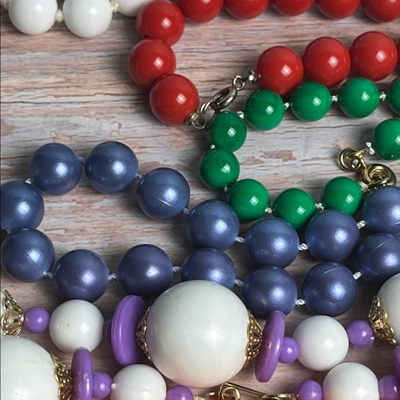 Lot of 9 Colorful Plastic Beaded Necklace Set - Picture 5 of 10